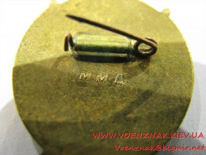 Знак "КВАДРАТ-УЯЛАБ ПАХТА ЭКИШ УСТАСИ УЗССР КХМ" Узбекской С