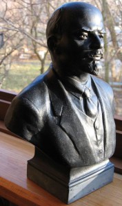 бюст Ленин и барельеф ЛМД