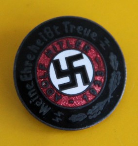 Крест 1 класса за 1 мировую и другие знаки и награды.