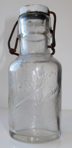 Бутылка.