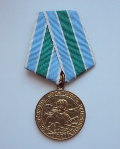 медаль ЗА ОБОРОНУ СОВЕТСКОГО ЗАПОЛЯРЬЯ ( паяное ухо)