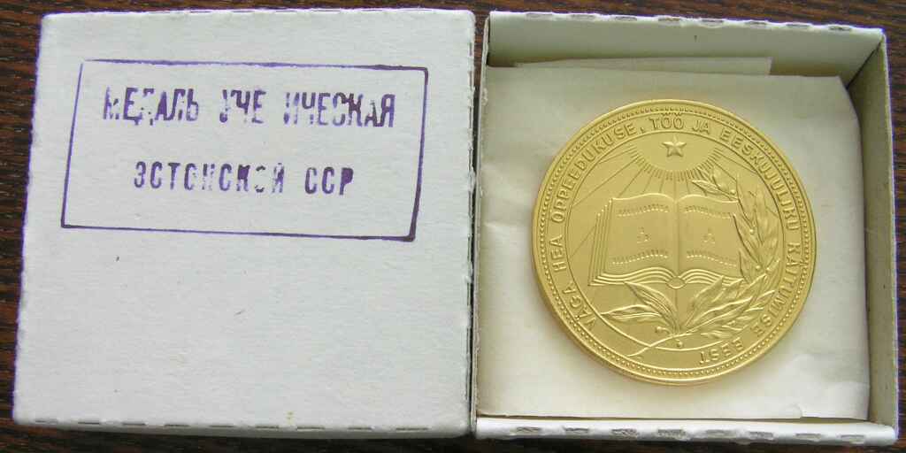Большая "золотая"школьная медаль  Эстонской ССР образца 1960