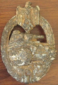 Танковый боевой знак, значек "Мемель" танковые черепа.