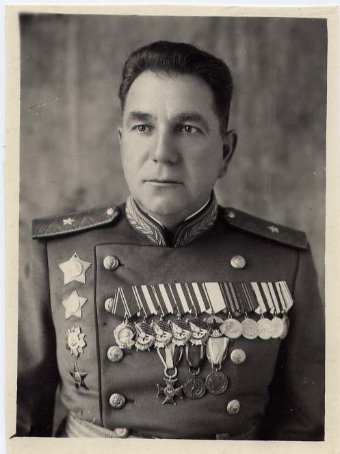 Генерал наград не меряно