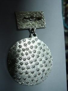 2 разных знака отличника  МЕСТНОЙ ПРОМЫШЛЕННОСТИ Кирг.ССР