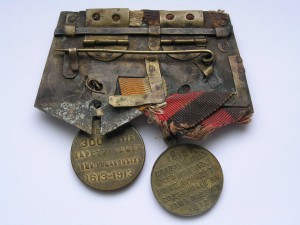 Медаль 300 лет  и 100 те 1812 года  на колодке.
