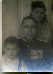 6 фото одног человека.