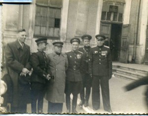 6 фото одног человека.