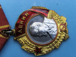 ЛЕНИНы С ДОКУМЕНТАМИ.