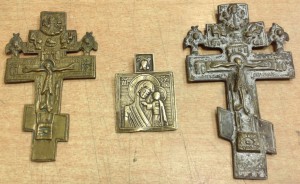 2 креста и маленькая плашка