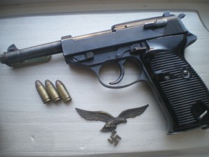 Подарочное панно на стену ТТ-39 год и Вальтер П-38-44 год