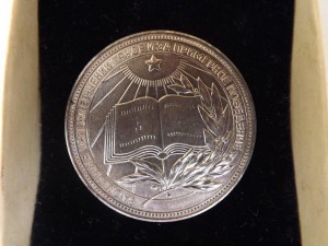 Школьная медаль РСФСР (40м) в родной коробке и в качестве !