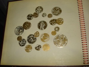 Коллекция жетонов в альбоме