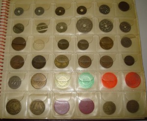 Коллекция жетонов в альбоме