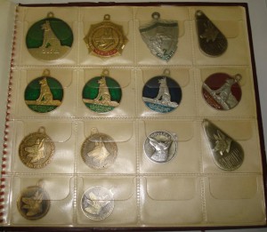 Коллекция жетонов в альбоме