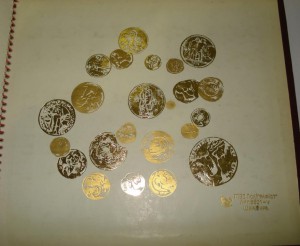 Коллекция жетонов в альбоме