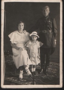 Сержатн(знаки) с семьей38г.