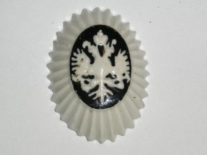 Кокарда фарфоровая.