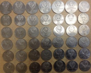 42 штуки рубли пятерки трешки юбилейные