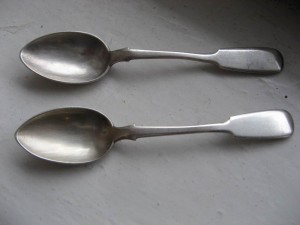 Две серебрянные ложки. 1902г.