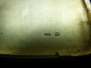 Портсигар 84 пр. с золотой монограммой.