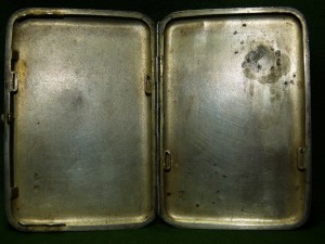 Портсигар 84 пр. с золотой монограммой.