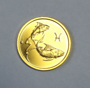 50 рублей 2004г. Рыбы, золото 7,78гр. 999пр.