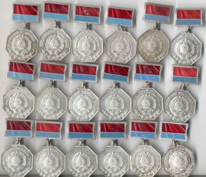 Заслуженные УССР 18 шт,разные