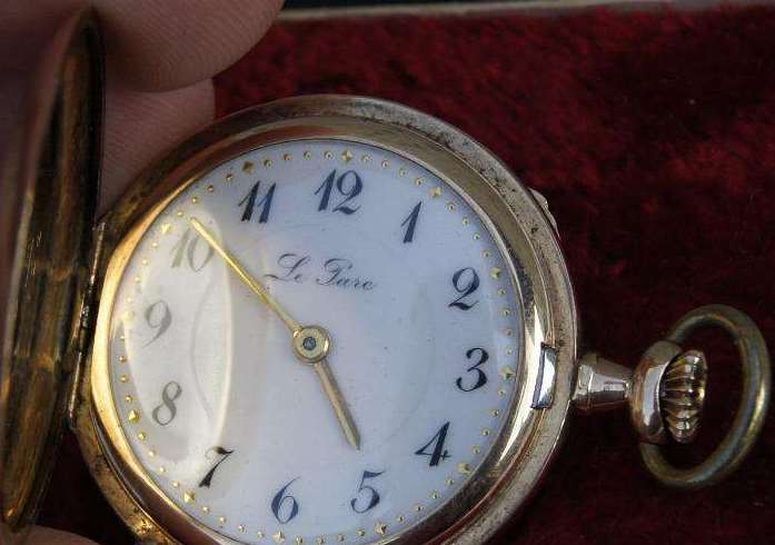 Старые женские часы. Часы Чайка карманные женские. Старинные золотые часы женские. Часы карманные золотые Антикварные. Карманные золотые часы старинные.