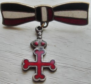 три знака немецкий красный крест