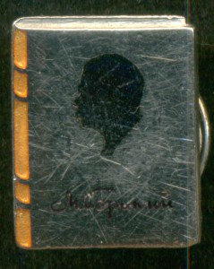 М. Горький (профиль и факсимиле): серебрение, эмаль, ЛенИЗО.