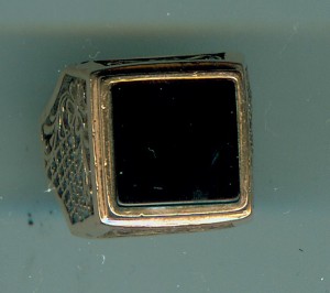 Печатка мужская с черн камнем , золото 585