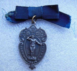 Атлет. Серебро. 84 пр.