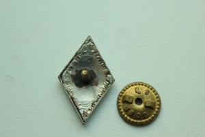 ГСО в виде ромба (большого: 32 мм), ЛенИЗО (?), винтовой.