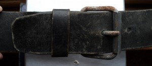 ремень одношпеньковый черного цвета. Довоенный ?