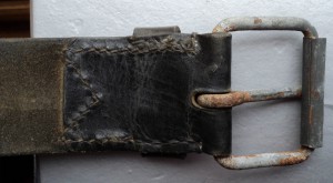 ремень одношпеньковый черного цвета. Довоенный ?