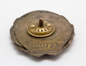 Ударнику 1932-го года - завершающего пятилетку. Эмали (!!).