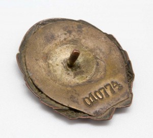 Ударнику 1932-го года - завершающего пятилетку. Эмали (!!).