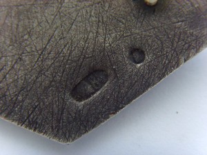 ЭМАЛЕВЫЙ ЖЕТОН СО ЩУКОЙ: 84-й пробы.