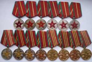 14 разных медалей "За безупречную службу"