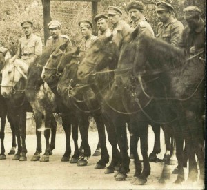 Булак-Балахович с польскими офицерами.