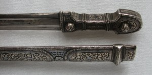 Кинжал в серебре