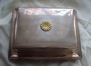 Сигаретница серебро, солидная!