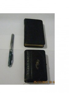 Маленькие книжки религиозного содержания.