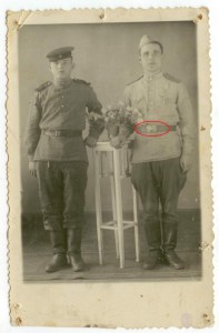 Советские солдаты с немецкими бляхами на ремнях