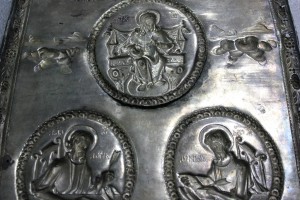Серебряная накладка на обложку Евангелия.