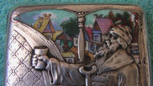 Уникальный портсигар под реставрацию.