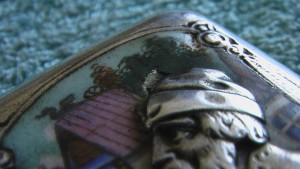 Уникальный портсигар под реставрацию.