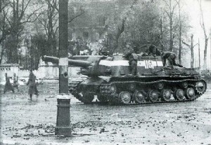 К.Звезда 3572333 командира орудия ИСУ-122.Вена.1945.