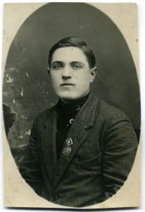 Подскажите по знакам на фото.